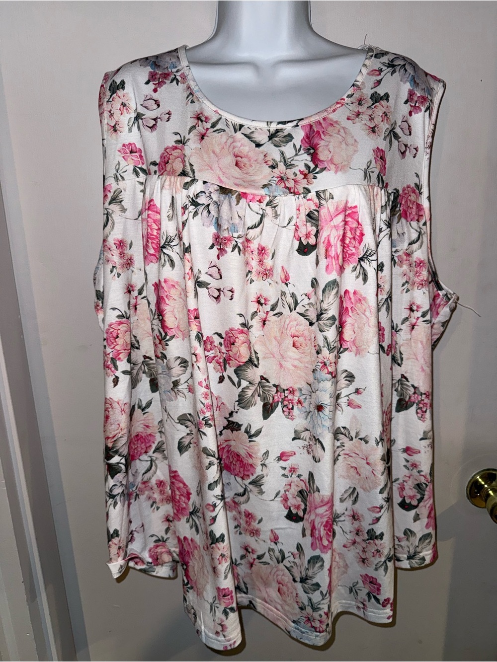Floral Sleeveless Tank Top in Cream and Pink